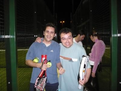 con esa cara de chico malo, cualquiera se acerca.....